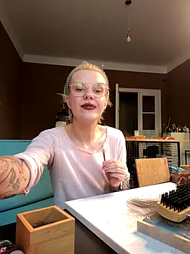 tacodeluxxxe online show from October 15, 2025, 3:34 pm