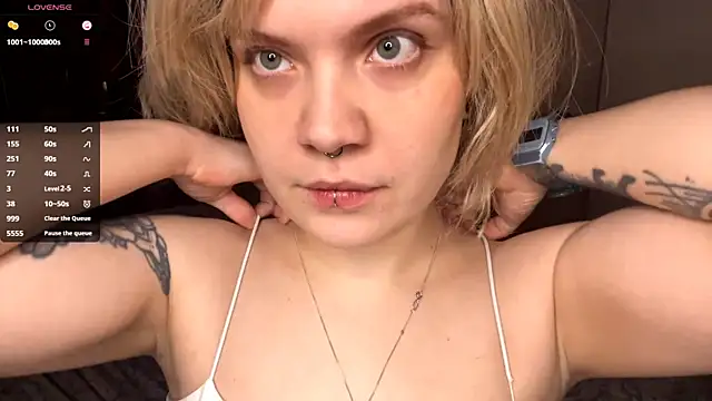 SabrinaFolts online show from December 4, 2025, 7:44 pm