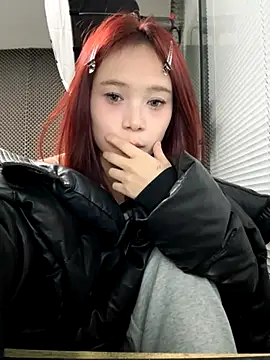 YY-27 online show from November 18, 2025, 4:44 pm