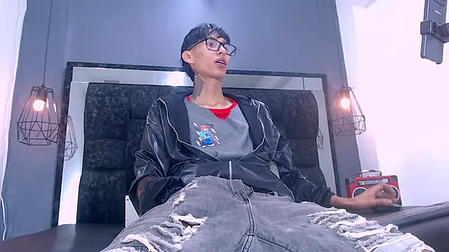 Daniel delux  online show from December 1, 2025, 11:48 am