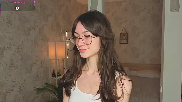 ReneeLippeatt online show from October 25, 2025, 7:41 pm