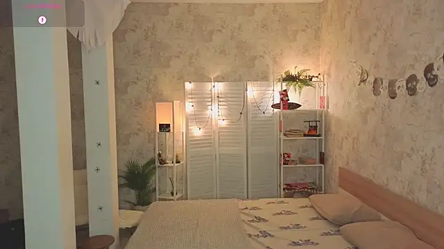 ReneeLippeatt online show from November 2, 2025, 7:38 pm