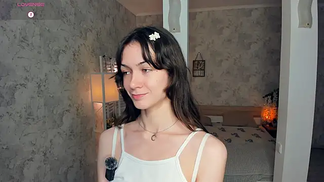 ReneeLippeatt online show from November 13, 2025, 7:35 pm