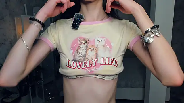 ReneeLippeatt online show from December 4, 2025, 7:22 pm