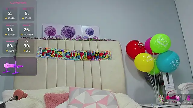 AmandaaWats online show from November 20, 2025, 4:07 pm