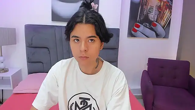 Angel Dustts online show from October 31, 2025, 7:37 pm