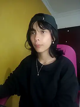 xoxo milk online show from October 14, 2025, 3:57 pm