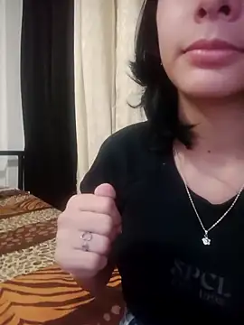 xoxo milk online show from October 23, 2025, 6:06 pm