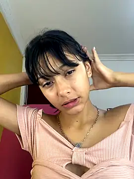 xoxo milk online show from December 14, 2025, 4:01 pm