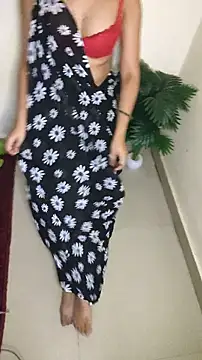 hotestfantasy online show from April 24, 2026, 8:33 pm