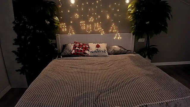 Snapshot of AlinaLiii chatting on December 17, 2025, 9:10 pm AlinaLiii online show from December 17, 2025, 9:10 pm