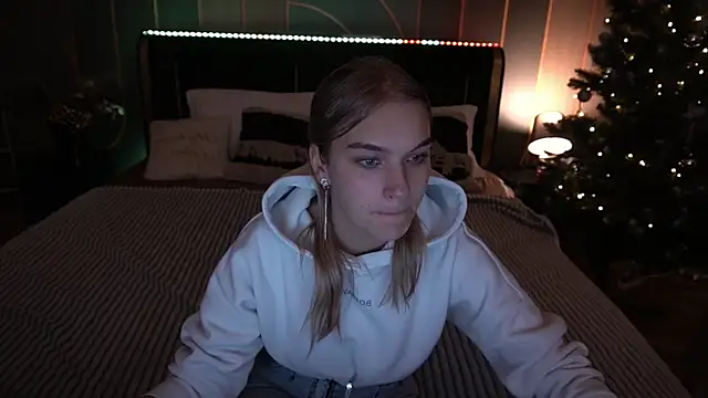 Snapshot of AlinaLiii chatting on December 19, 2025, 7:15 am AlinaLiii online show from December 19, 2025, 7:15 am