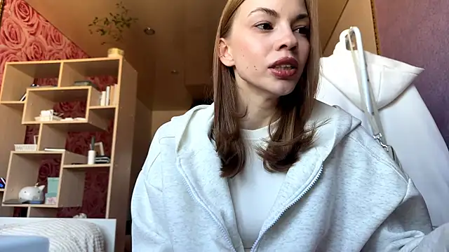 SofiaSmiles online show from September 21, 2025, 6:04 am