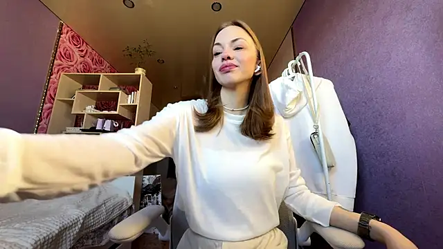 SofiaSmiles online show from September 29, 2025, 5:01 am