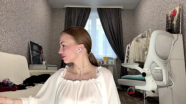 SofiaSmiles online show from October 19, 2025, 5:08 am