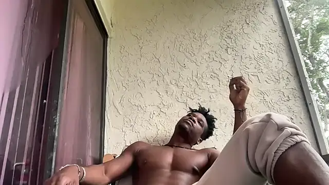 Snapshot of MrDaddyBlackNi9e chatting on October 10, 2025, 1:32 pm MrDaddyBlackNi9e online show from October 10, 2025, 1:32 pm