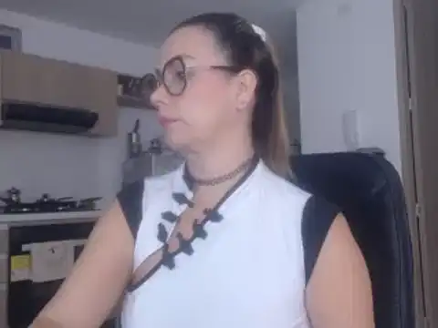 LovePaula online show from February 19, 2025, 10:56 am