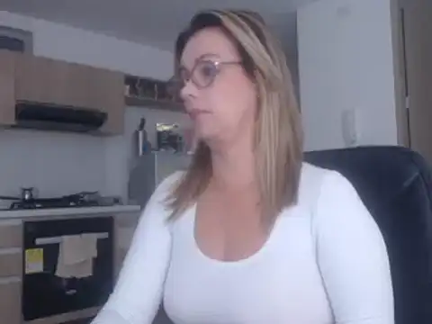 LovePaula online show from March 10, 2025, 11:42 am