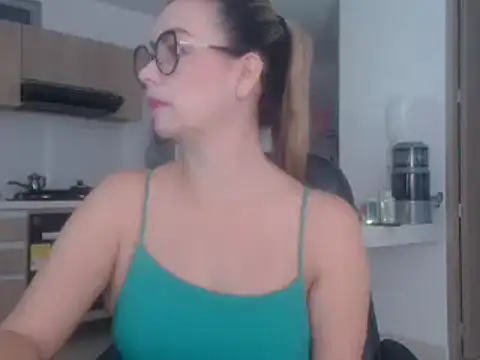 LovePaula online show from March 18, 2025, 12:03 pm