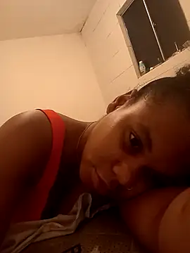 Snapshot of PrettahSantos chatting on December 17, 2025, 12:44 pm PrettahSantos online show from December 17, 2025, 12:44 pm