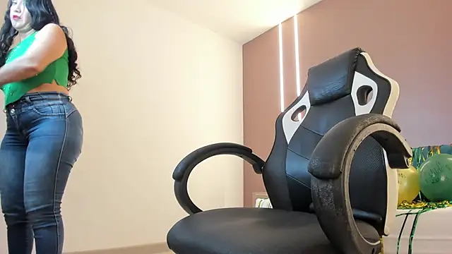 zoee zi online show from March 17, 2026, 8:23 pm