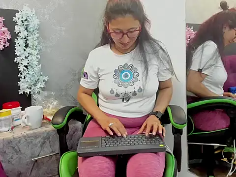 Snapshot of VictoriaSpenser chatting on September 23, 2025, 8:45 pm VictoriaSpenser online show from September 23, 2025, 8:45 pm