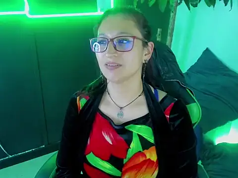 Snapshot of VictoriaSpenser chatting on November 2, 2025, 2:03 am VictoriaSpenser online show from November 2, 2025, 2:03 am