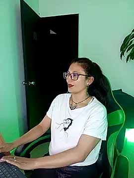 Snapshot of VictoriaSpenser chatting on November 14, 2025, 8:18 pm VictoriaSpenser online show from November 14, 2025, 8:18 pm