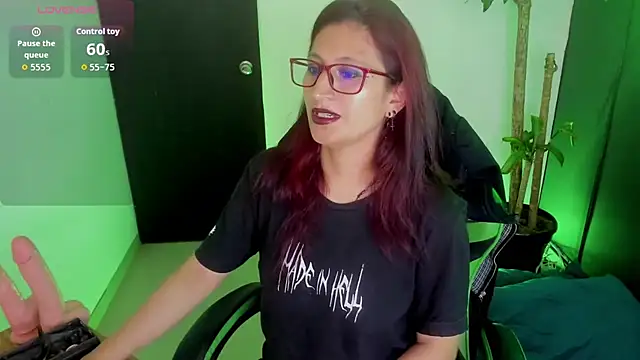 Snapshot of VictoriaSpenser chatting on November 20, 2025, 1:11 pm VictoriaSpenser online show from November 20, 2025, 1:11 pm