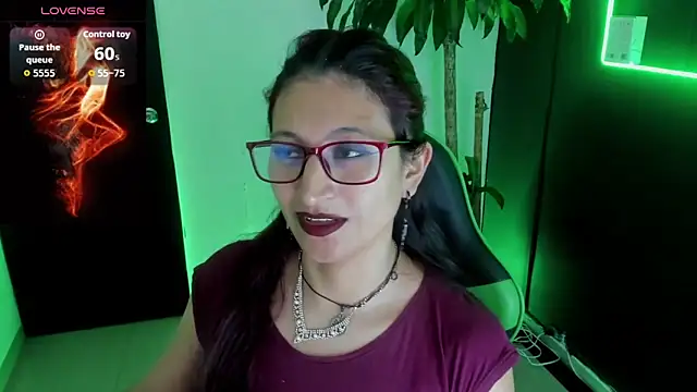 Snapshot of VictoriaSpenser chatting on December 18, 2025, 2:01 pm VictoriaSpenser online show from December 18, 2025, 2:01 pm