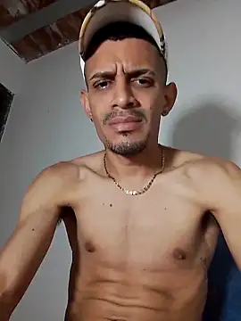 LATINO27CM online show from October 26, 2025, 2:17 am