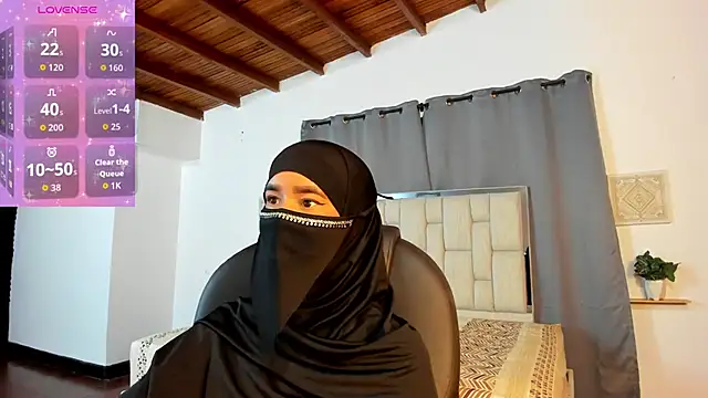 kalila latif online show from November 17, 2025, 2:39 am