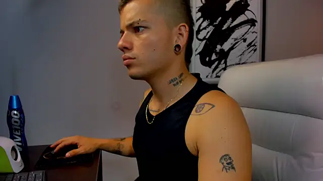 wildthor26 online show from September 23, 2025, 2:14 am