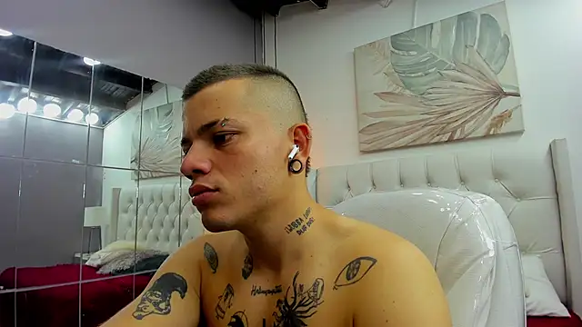 wildthor26 online show from February 24, 2026, 4:32 am