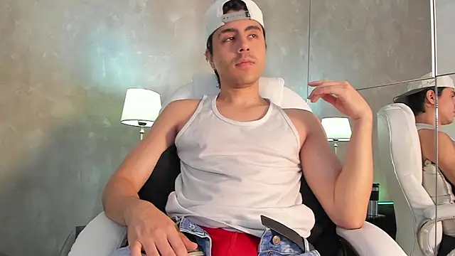 dylan cross  online show from November 25, 2025, 11:21 am