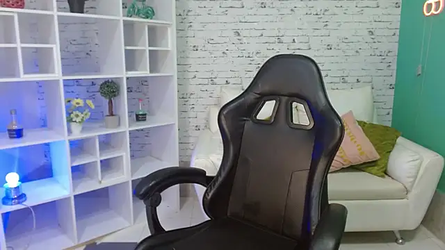 Snapshot of loaizalust chatting on October 12, 2025, 12:15 pm loaizalust online show from October 12, 2025, 12:15 pm