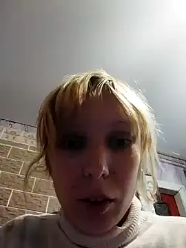 Snapshot of Ponka2011 chatting on October 5, 2025, 6:01 am Ponka2011 online show from October 5, 2025, 6:01 am