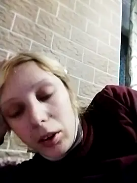 Snapshot of Ponka2011 chatting on November 4, 2025, 6:23 am Ponka2011 online show from November 4, 2025, 6:23 am