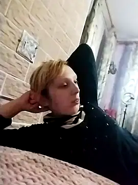 Snapshot of Ponka2011 chatting on November 6, 2025, 6:14 am Ponka2011 online show from November 6, 2025, 6:14 am