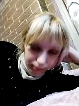 Snapshot of Ponka2011 chatting on December 3, 2025, 6:43 am Ponka2011 online show from December 3, 2025, 6:43 am