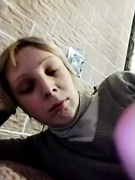 Snapshot of Ponka2011 chatting on December 15, 2025, 6:28 am Ponka2011 online show from December 15, 2025, 6:28 am