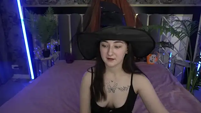 Snapshot of SashaDuvalle chatting on October 30, 2025, 6:48 am SashaDuvalle online show from October 30, 2025, 6:48 am