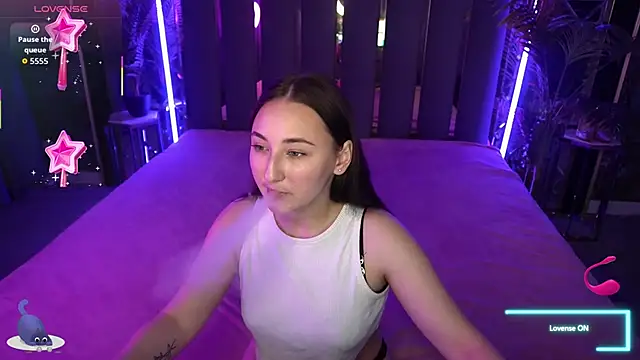 Snapshot of SashaDuvalle chatting on November 11, 2025, 7:25 pm SashaDuvalle online show from November 11, 2025, 7:25 pm