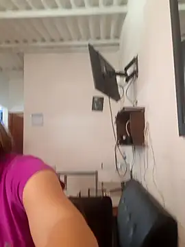 lindsay-rosee online show from April 14, 2026, 6:25 pm