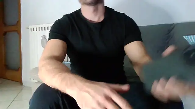 Snapshot of giovan2020 chatting on November 8, 2025, 4:51 pm giovan2020 online show from November 8, 2025, 4:51 pm