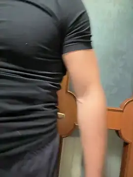 Snapshot of giovan2020 chatting on November 10, 2025, 11:37 pm giovan2020 online show from November 10, 2025, 11:37 pm