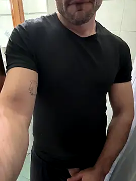 Snapshot of giovan2020 chatting on November 26, 2025, 10:44 pm giovan2020 online show from November 26, 2025, 10:44 pm