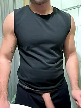 Snapshot of giovan2020 chatting on December 4, 2025, 10:40 pm giovan2020 online show from December 4, 2025, 10:40 pm