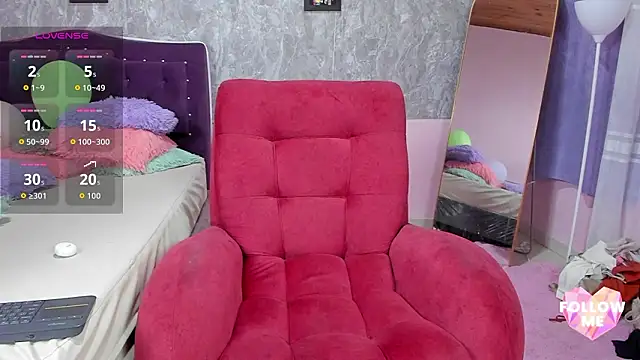 Lauren smiles online show from February 5, 2026, 8:24 pm