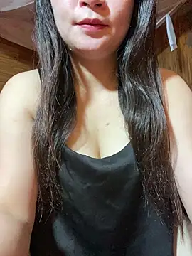 violet-00 online show from May 15, 2026, 11:23 pm